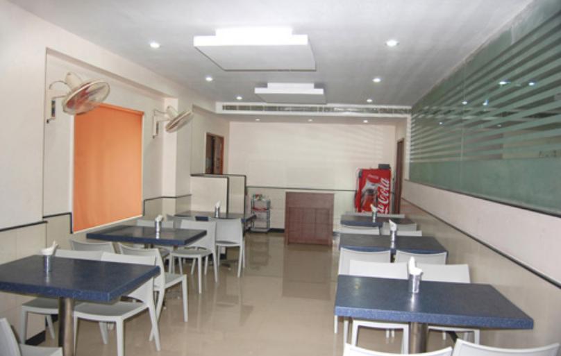 Balaji Grand Hotel Kākināda Buitenkant foto