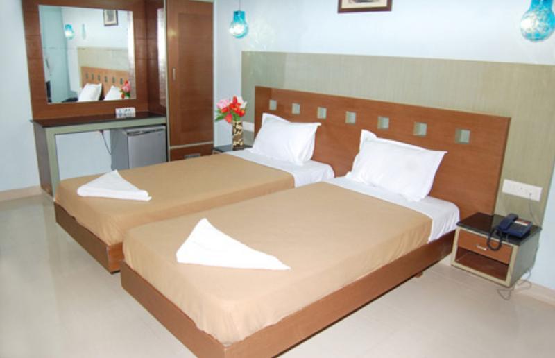 Balaji Grand Hotel Kākināda Kamer foto