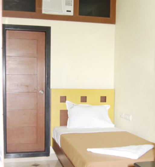 Balaji Grand Hotel Kākināda Kamer foto