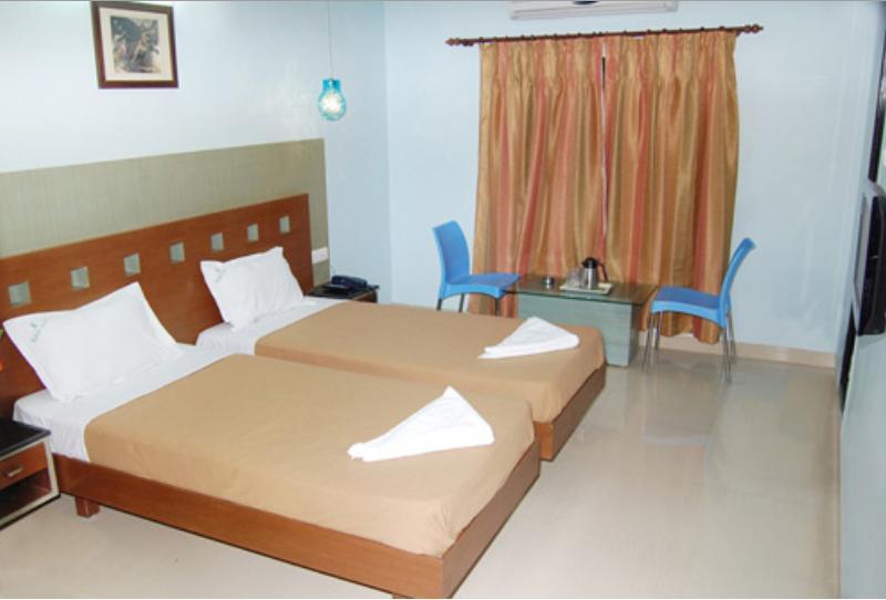 Balaji Grand Hotel Kākināda Kamer foto