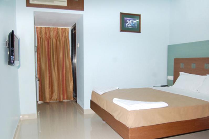 Balaji Grand Hotel Kākināda Buitenkant foto
