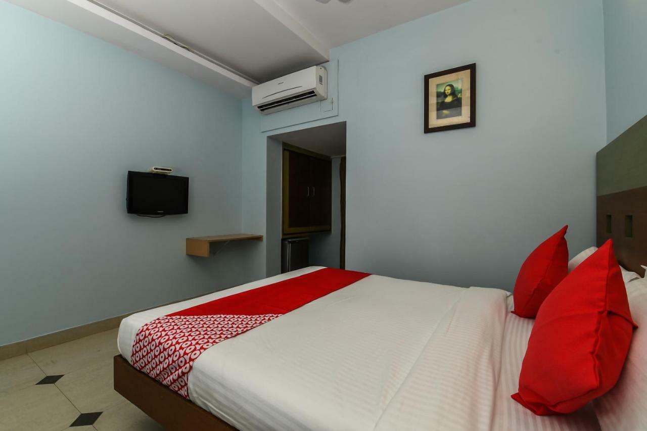 Balaji Grand Hotel Kākināda Buitenkant foto