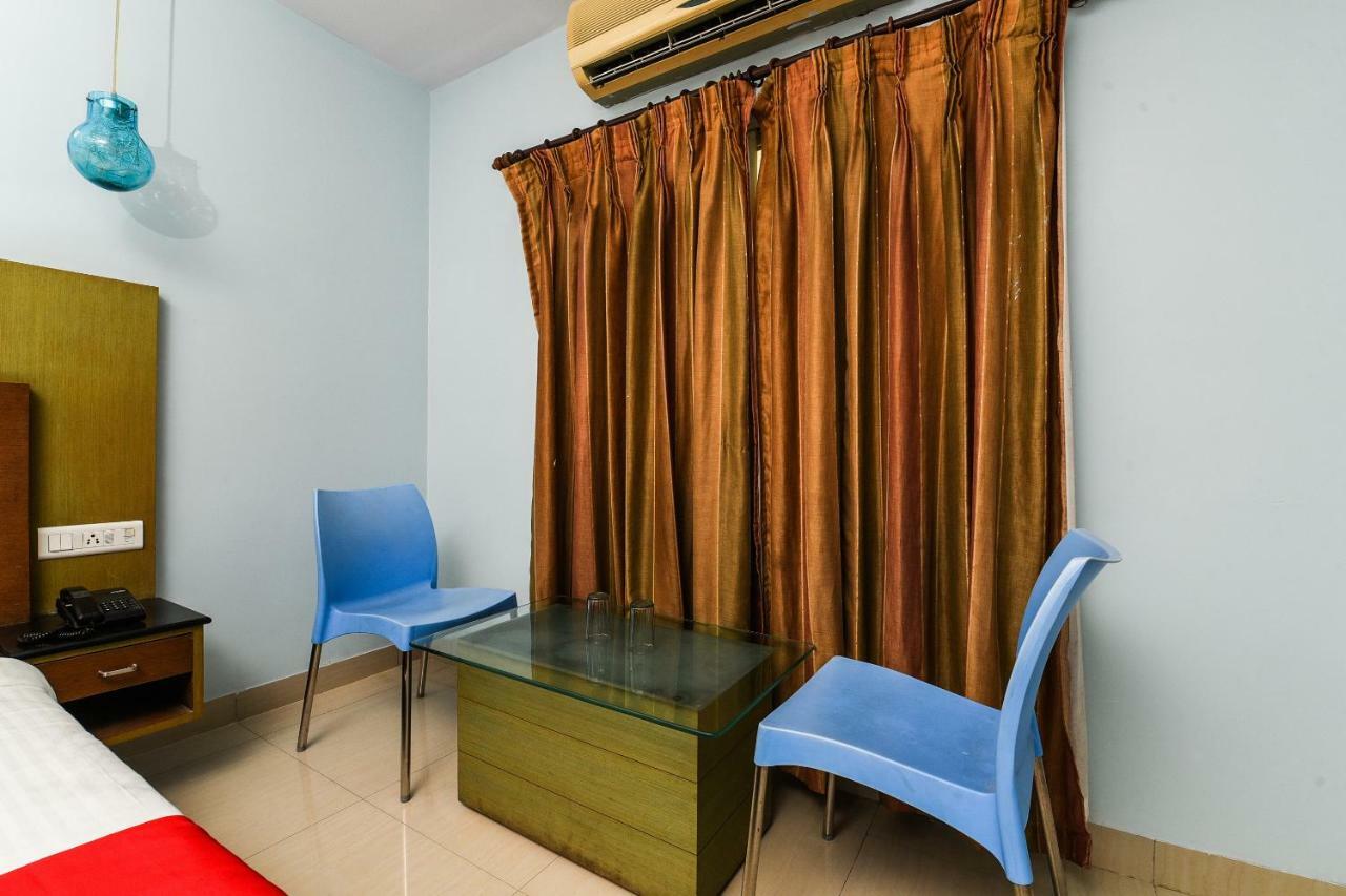 Balaji Grand Hotel Kākināda Buitenkant foto