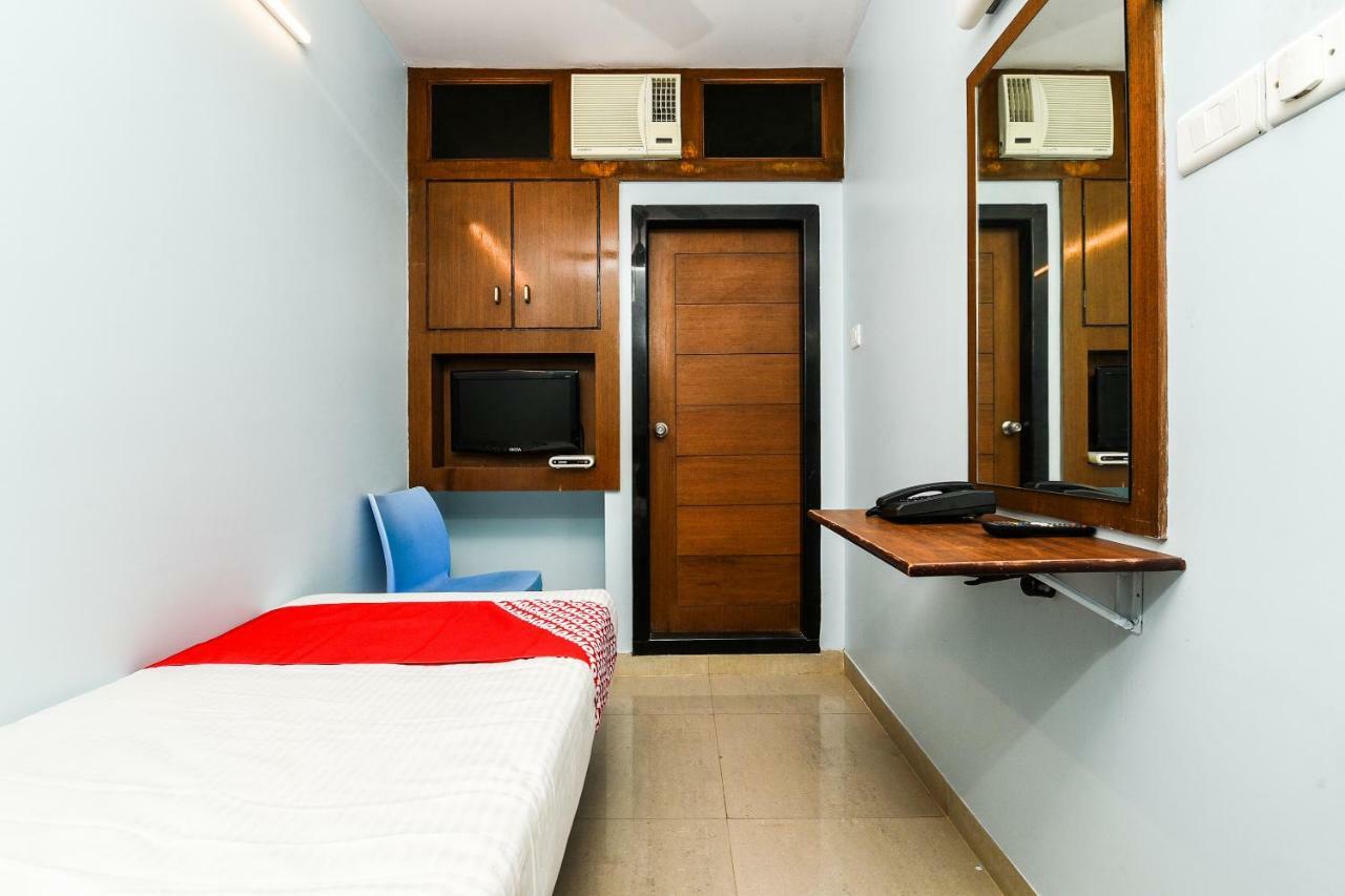Balaji Grand Hotel Kākināda Buitenkant foto