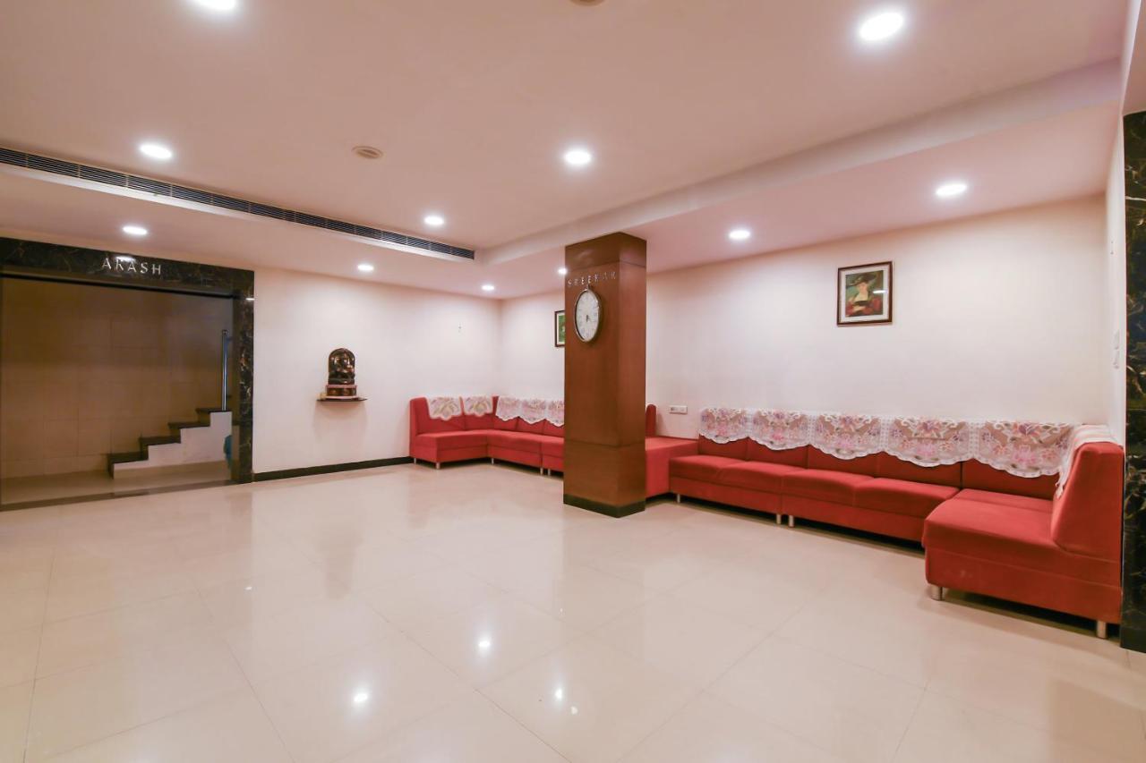 Balaji Grand Hotel Kākināda Buitenkant foto